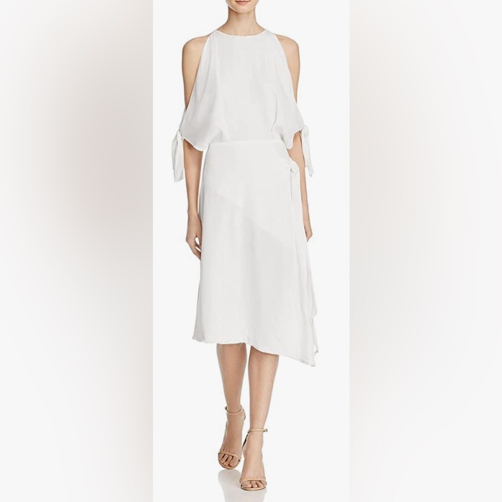 Elliatt Open Shoulder Flowing Captivate Midi Dress Size Small. New with tags